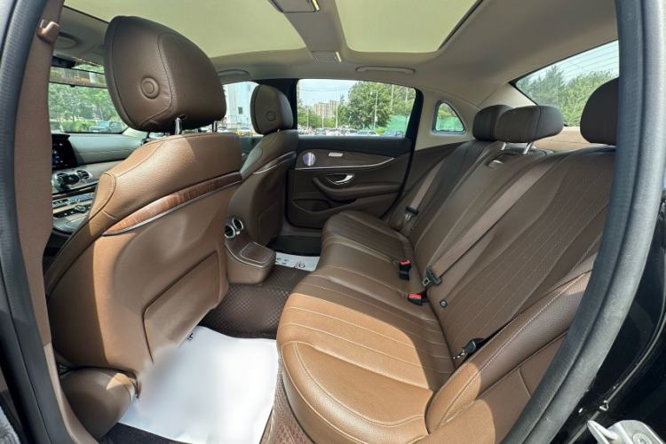Used Mercedes-Benz E-Class 2023 E 260 L Interior 6