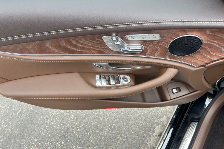 Used Mercedes-Benz E-Class 2023 Updated E 300 L Fashion Edition Interior 6