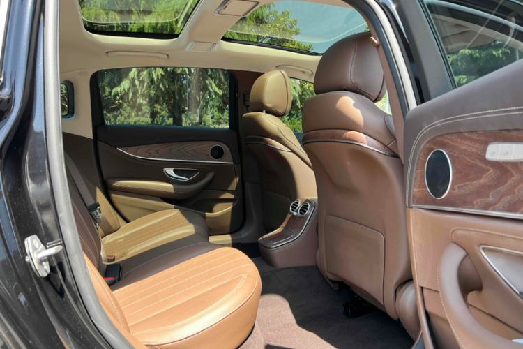Used Mercedes-Benz E-Class 2023 E 260 L Interior 6