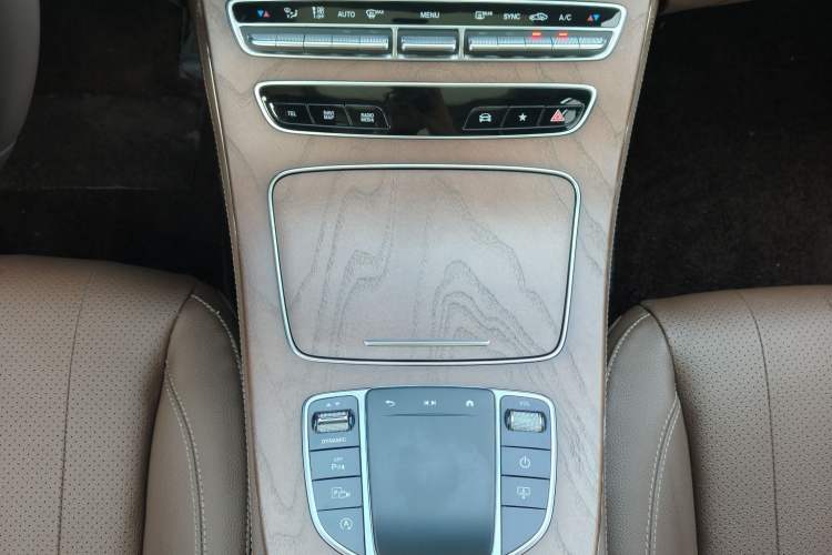 Used Mercedes-Benz E-Class 2023 Updated E 300 L Luxury Edition Interior 6