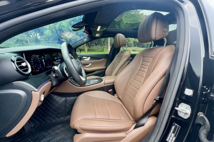 Used Mercedes-Benz E-Class 2023 Restyled E 300 L Sporty and Stylish Edition Interior 6