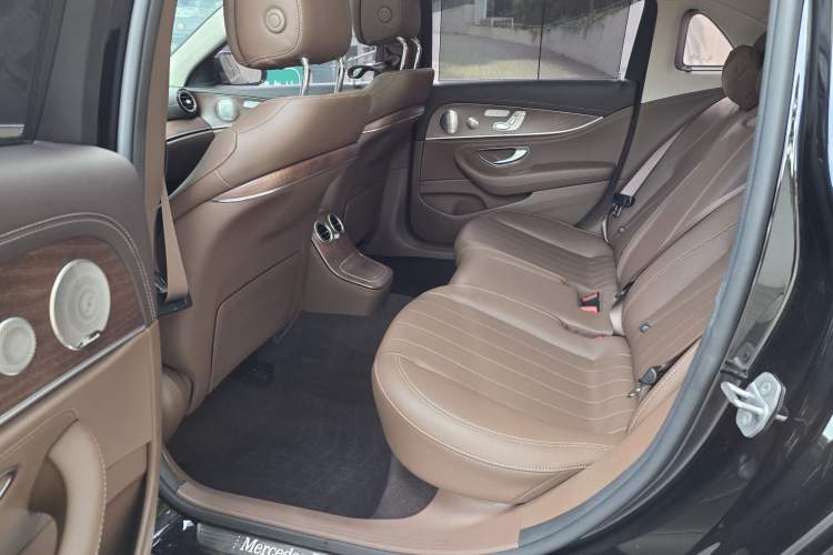 Used Mercedes-Benz E-Class 2023 Updated E 300 L Luxury Edition Interior 6