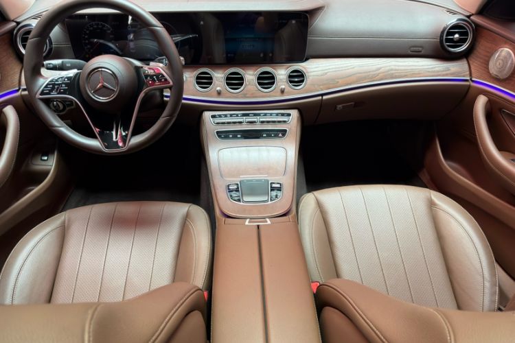 Used Mercedes-Benz E-Class 2023 Updated E 300 L Luxury Edition Interior 6