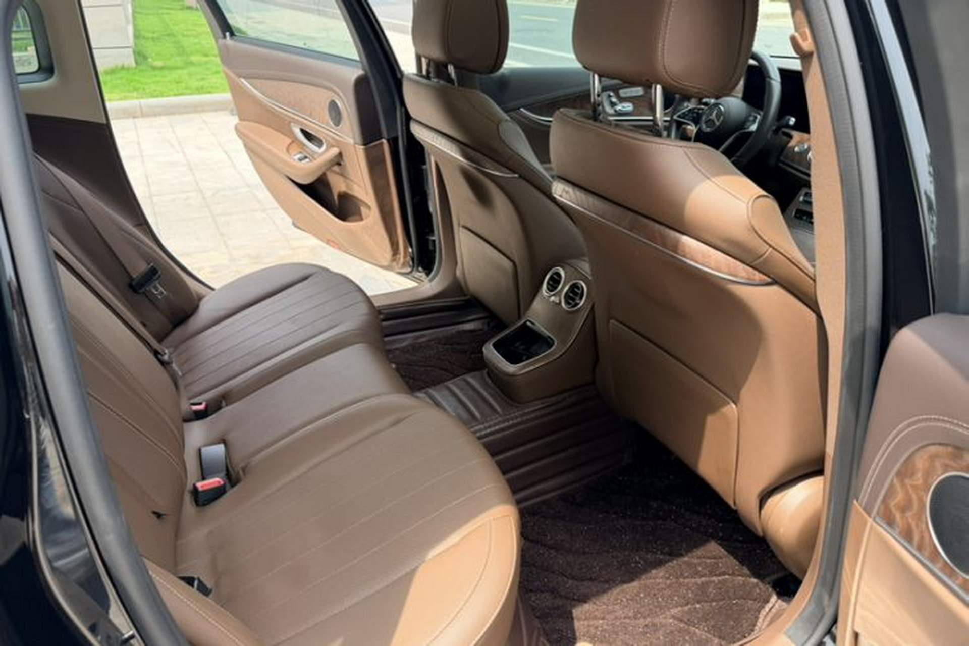 Used Mercedes-Benz E-Class 2023 Updated E 300 L Fashion Edition Interior 6