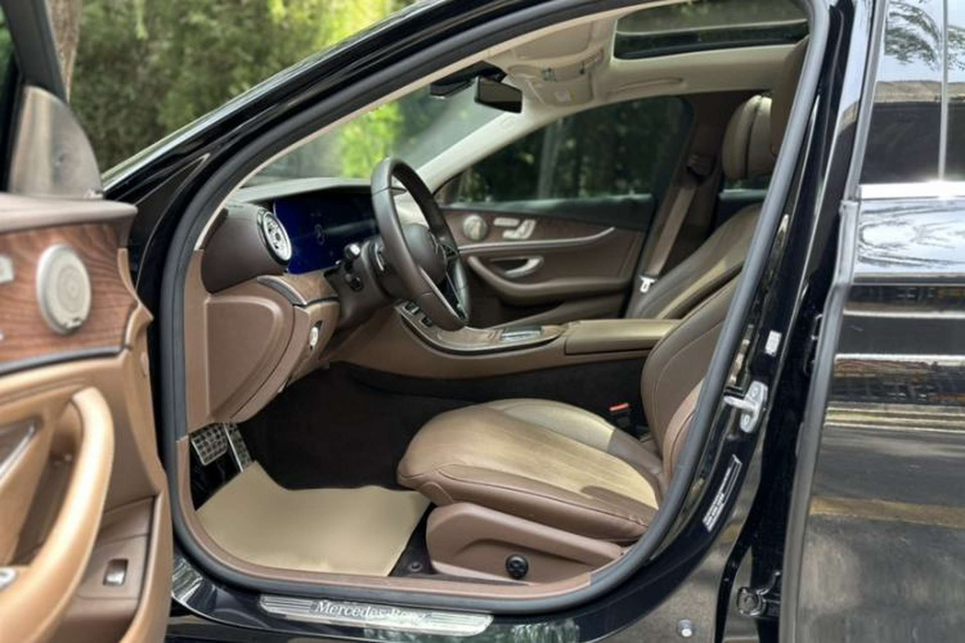Used Mercedes-Benz E-Class 2023 Updated E 300 L Fashion Edition Interior 6