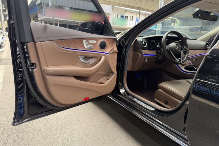 Used Mercedes-Benz E-Class 2023 Updated E 300 L Fashion Edition Interior 6