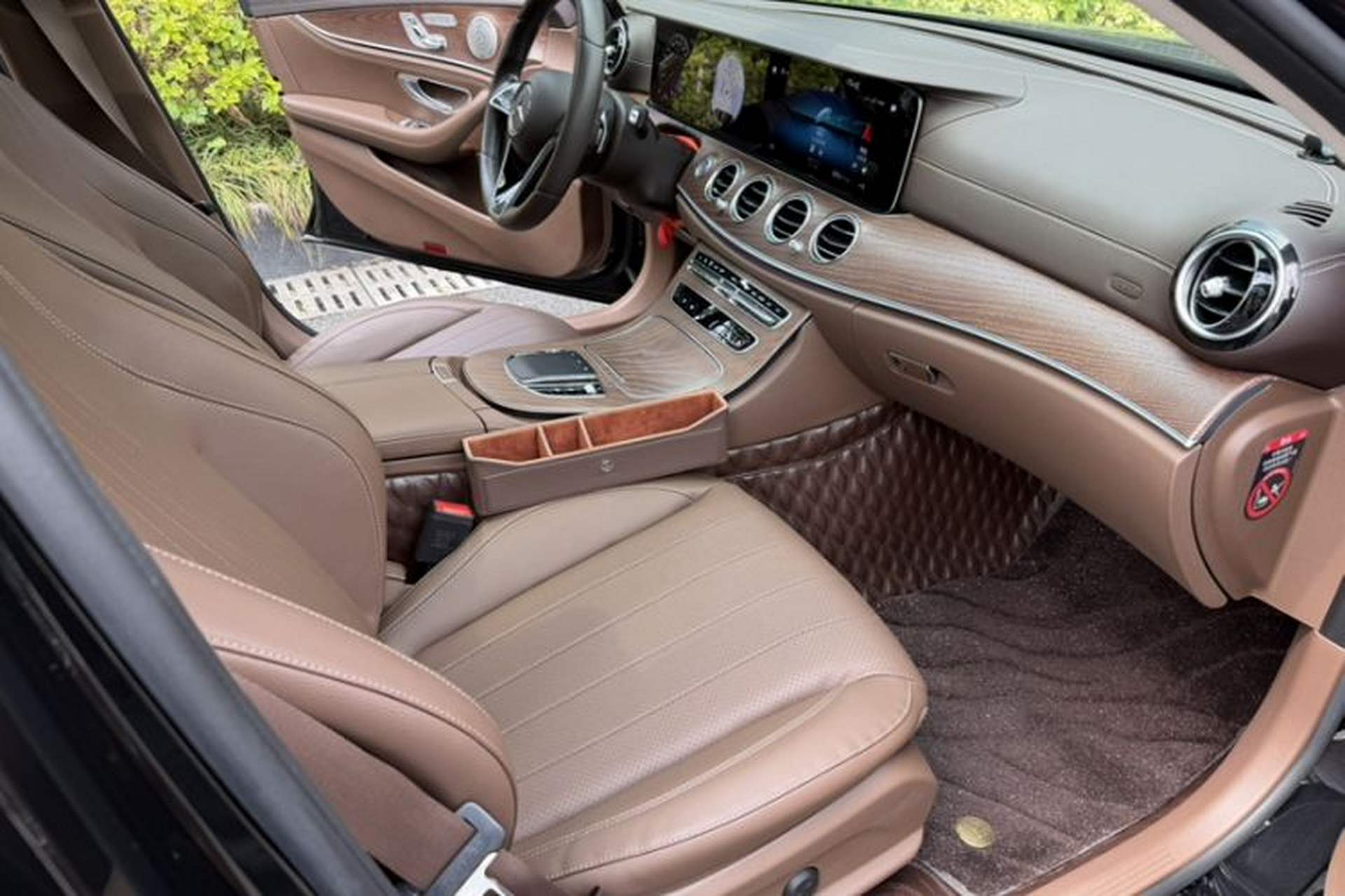 Used Mercedes-Benz E-Class 2023 E 300 L Luxury Model Interior 7