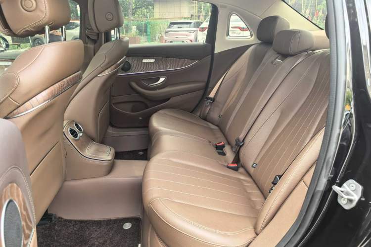 Used Mercedes-Benz E-Class 2023 Updated E 300 L Fashion Edition Interior 7