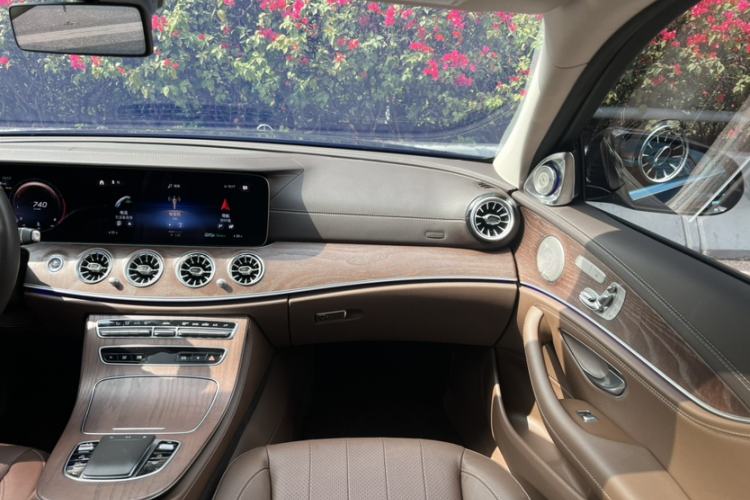Used Mercedes-Benz E-Class 2023 Updated E 300 L Luxury Edition Interior 7