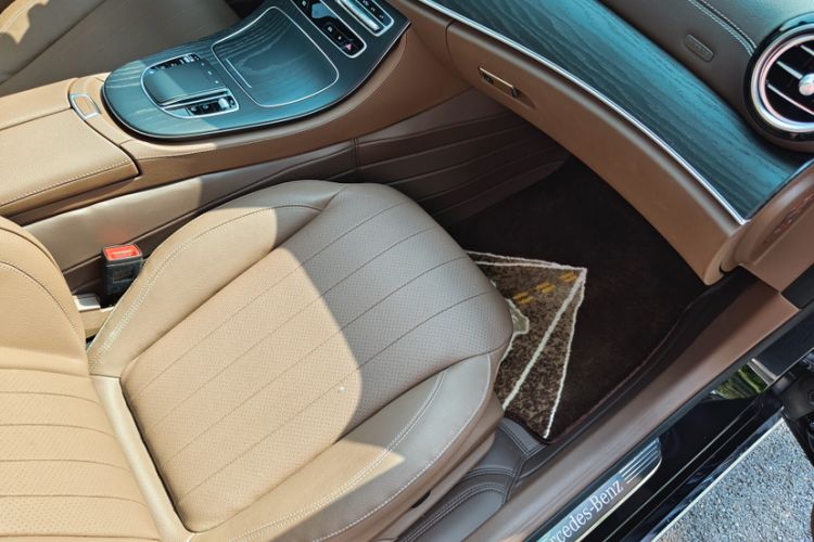 Used Mercedes-Benz E-Class 2023 E 300 L Luxury Model Interior 7