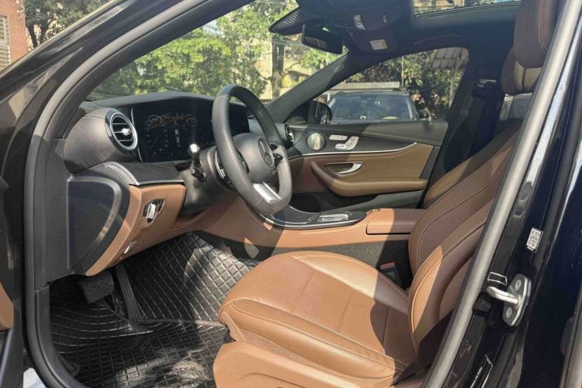 Used Mercedes-Benz E-Class 2023 E 300 L Sport Luxury Edition Interior 7