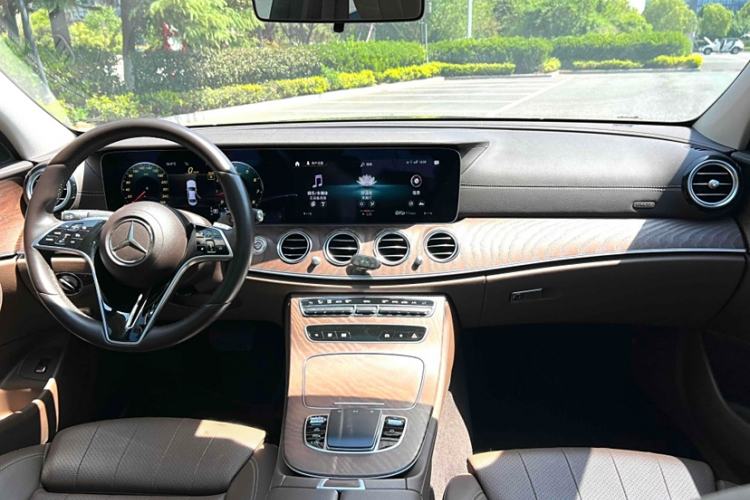 Used Mercedes-Benz E-Class 2023 E 260 L Interior 7