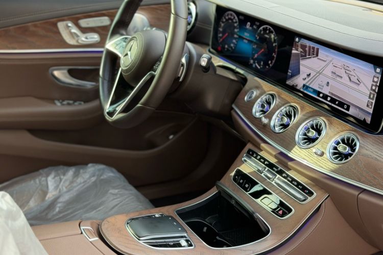Used Mercedes-Benz E-Class 2023 Updated E 300 L Fashion Edition Interior 7