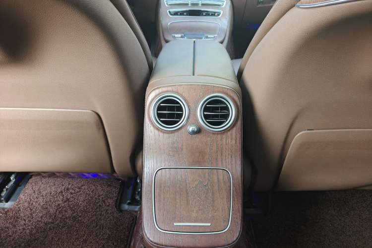 Used Mercedes-Benz E-Class 2023 Updated E 300 L Luxury Edition Interior 7