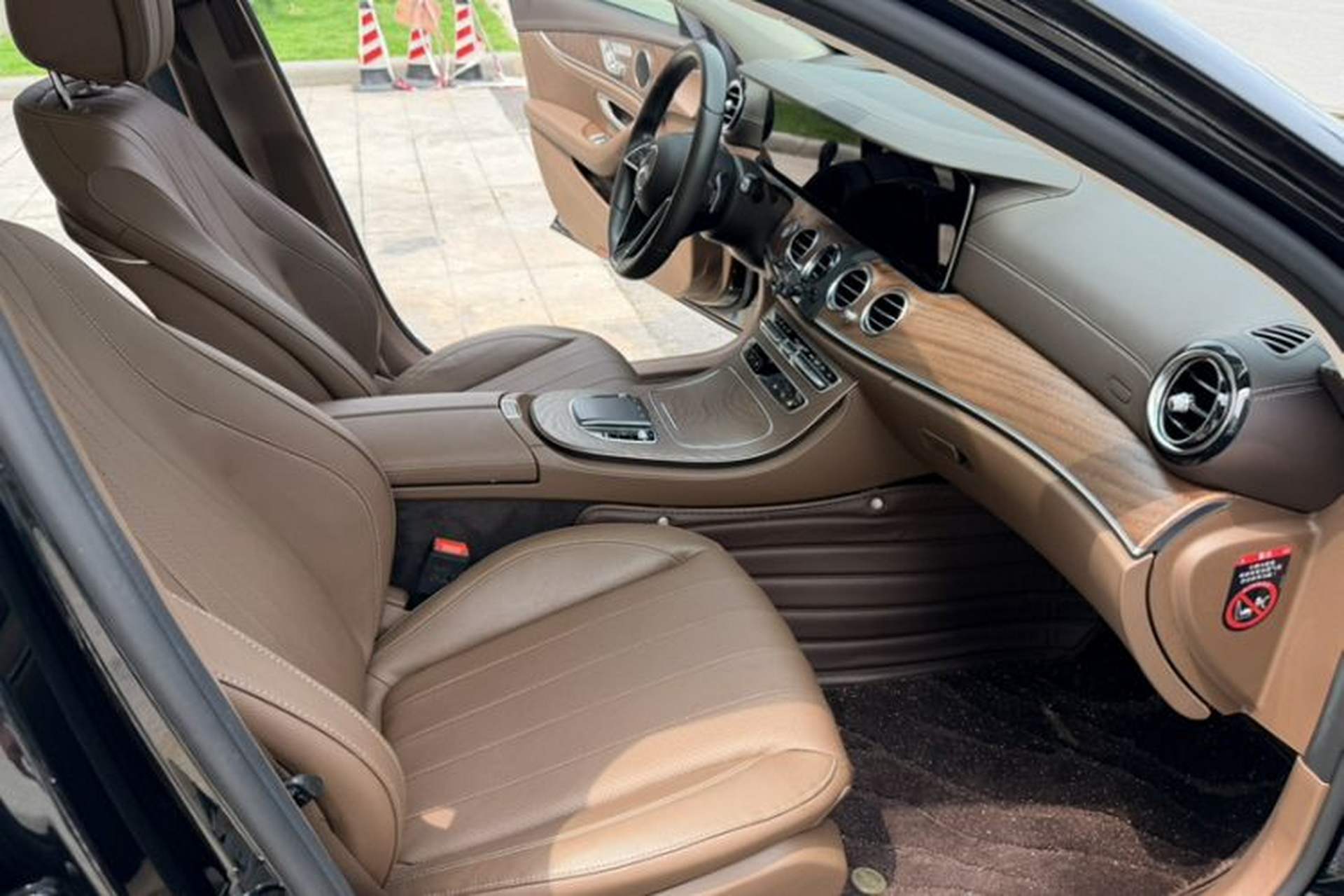 Used Mercedes-Benz E-Class 2023 Updated E 300 L Fashion Edition Interior 7