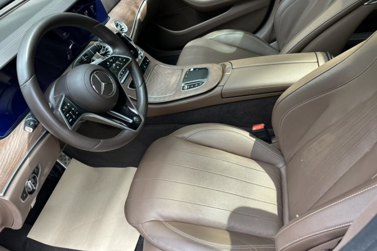 Used Mercedes-Benz E-Class 2023 Updated E 300 L Fashion Edition Interior 7