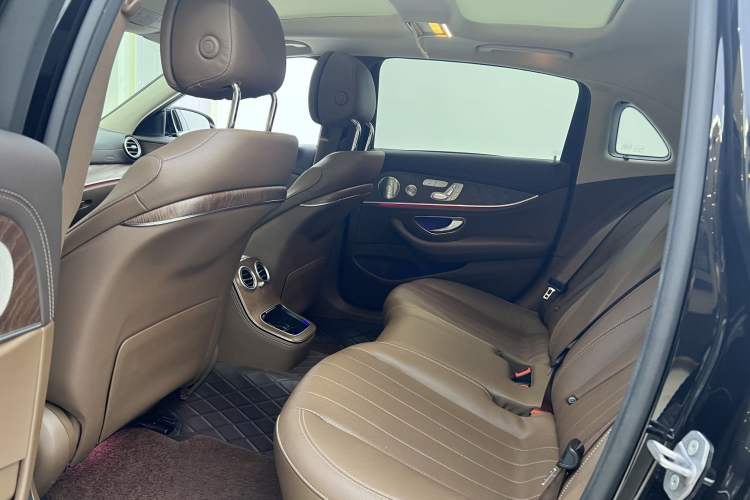 Used Mercedes-Benz E-Class 2023 Updated E 300 L Luxury Edition Interior 7