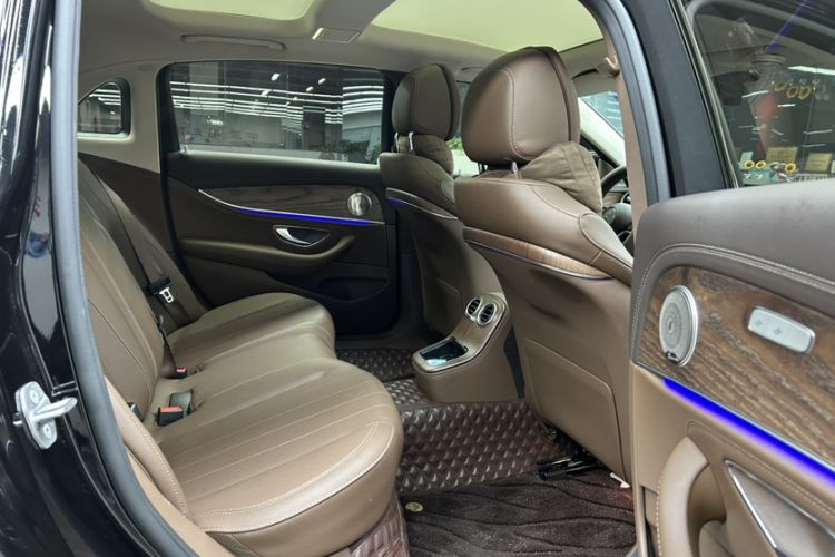 Used Mercedes-Benz E-Class 2023 Updated E 300 L Fashion Edition Interior 8