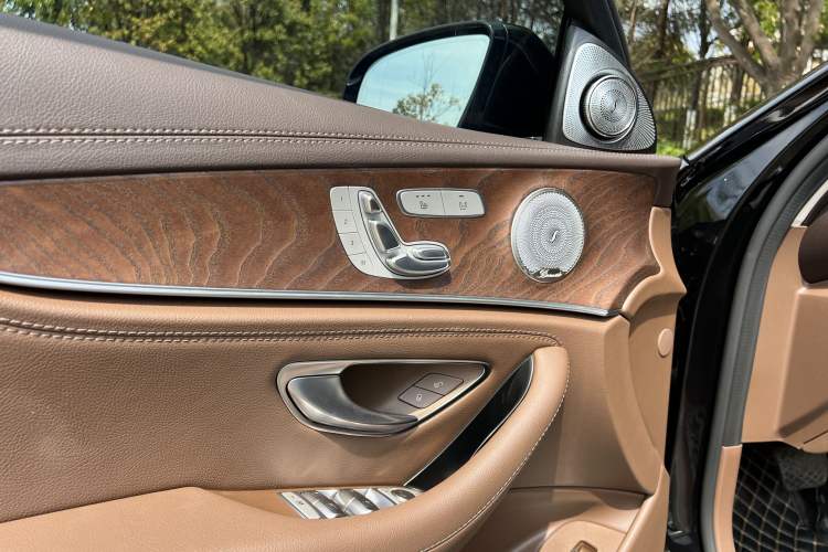 Used Mercedes-Benz E-Class 2023 Updated E 300 L Fashion Edition Interior 8