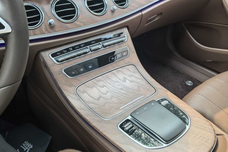 Used Mercedes-Benz E-Class 2023 Updated E 300 L Fashion Edition Interior 8