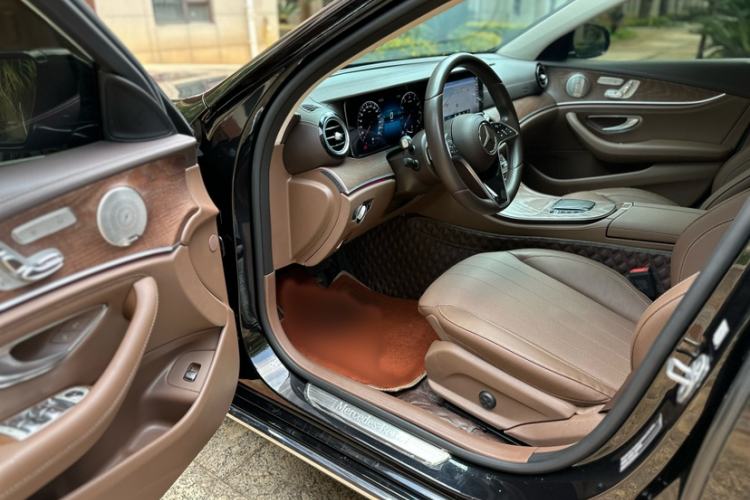 Used Mercedes-Benz E-Class 2023 E 300 L Luxury Model Interior 8
