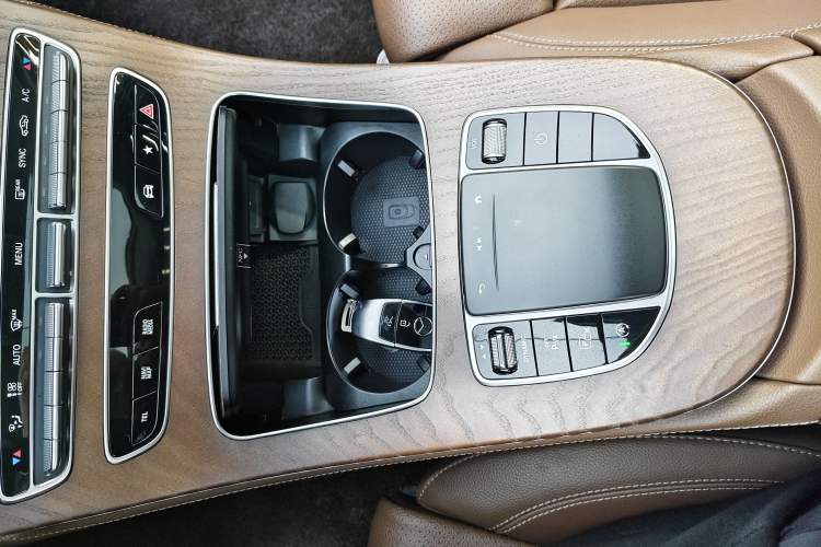 Used Mercedes-Benz E-Class 2023 Facelift E 260 L Interior 8