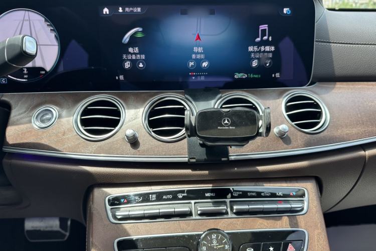 Used Mercedes-Benz E-Class 2023 E 260 L Interior 8