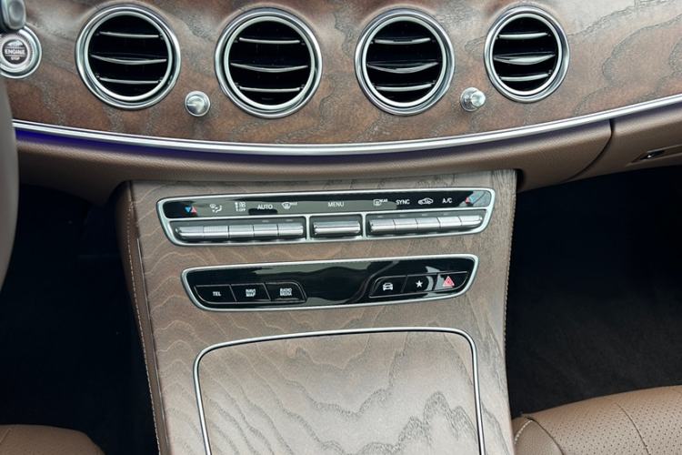 Used Mercedes-Benz E-Class 2023 Updated E 300 L Fashion Edition Interior 8