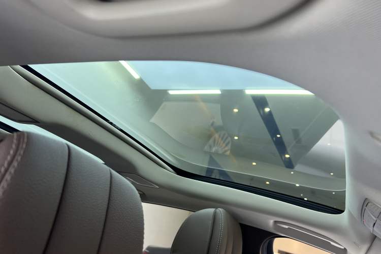 Used Mercedes-Benz E-Class 2023 E 300 L Luxury Model Interior 8