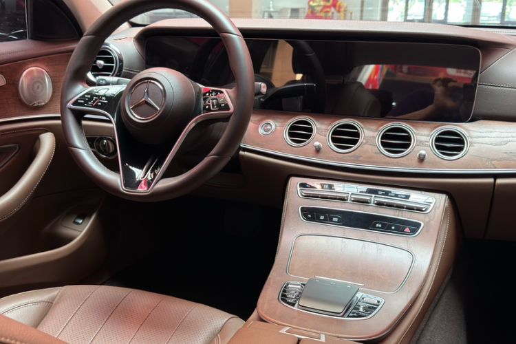 Used Mercedes-Benz E-Class 2023 Updated E 300 L Luxury Edition Interior 8