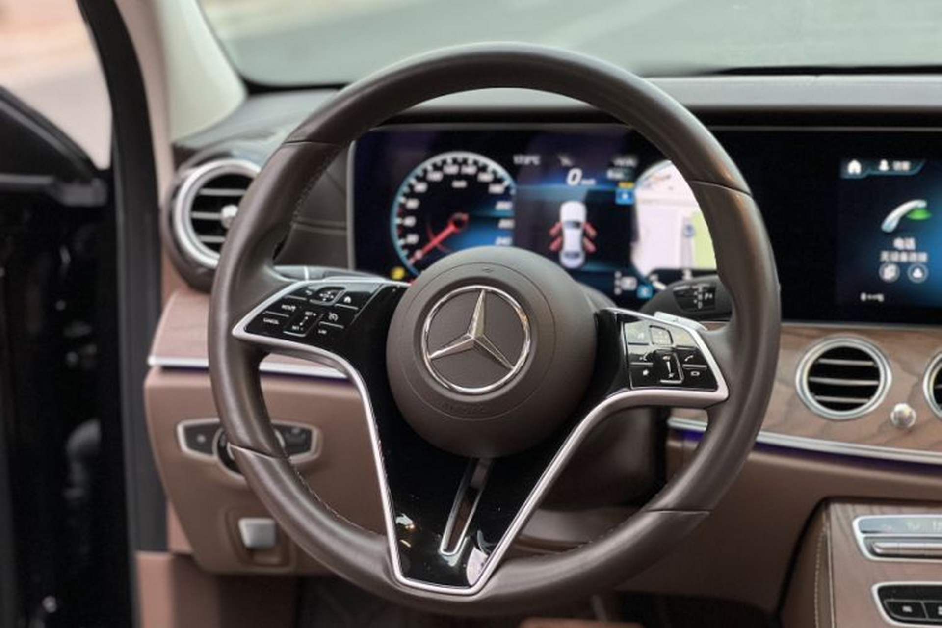 Used Mercedes-Benz E-Class 2023 Updated E 300 L Fashion Edition Interior 8