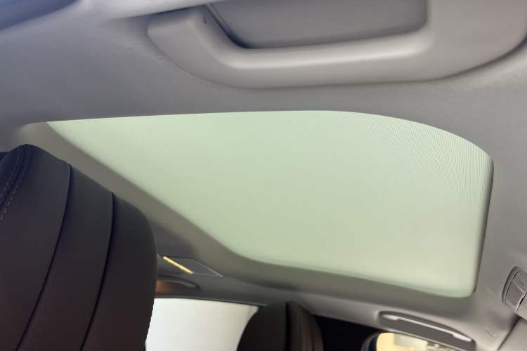 Used Mercedes-Benz E-Class 2023 Updated E 300 L Luxury Edition Interior 8