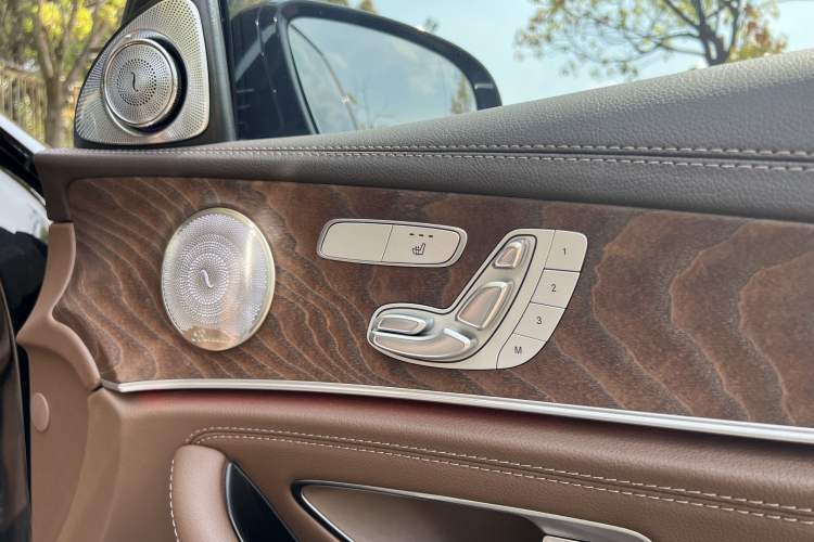 Used Mercedes-Benz E-Class 2023 Updated E 300 L Fashion Edition Interior 9