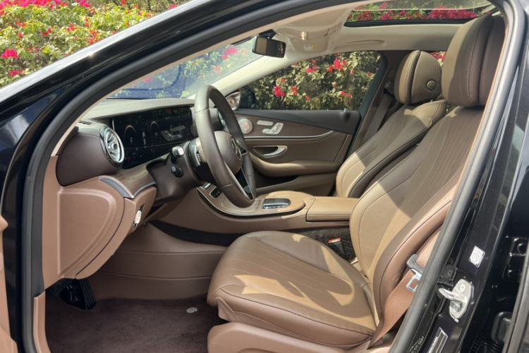 Used Mercedes-Benz E-Class 2023 Updated E 300 L Luxury Edition Interior 9