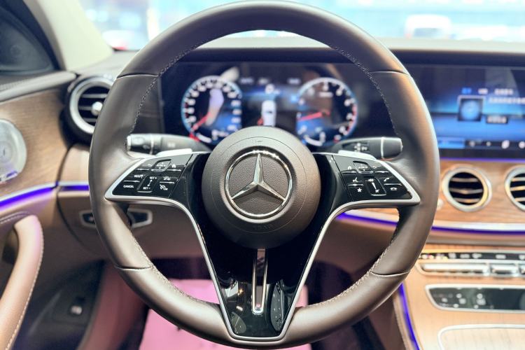 Used Mercedes-Benz E-Class 2023 Updated E 300 L Fashion Edition Interior 9