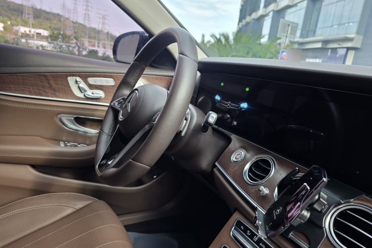 Used Mercedes-Benz E-Class 2023 Updated E 300 L Luxury Edition Interior 9