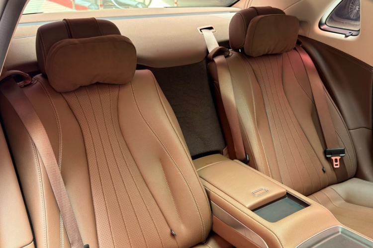 Used Mercedes-Benz E-Class 2023 Updated E 300 L Luxury Edition Interior 9