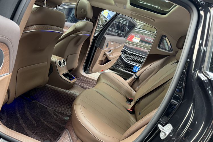 Used Mercedes-Benz E-Class 2023 Updated E 300 L Fashion Edition Interior 9