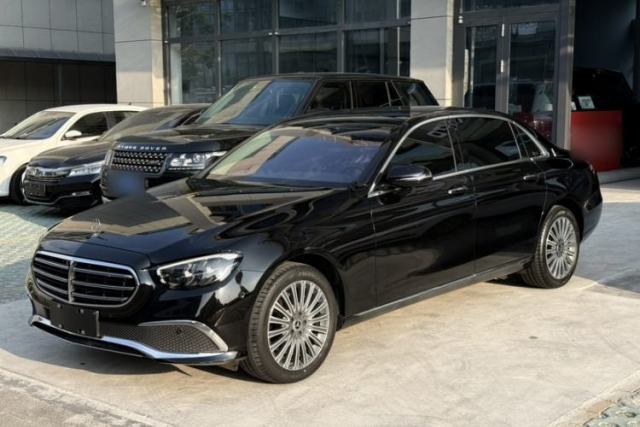 Ojetý Mercedes-Benz E-Class 2023 Updated E 300 L Fashion Edition