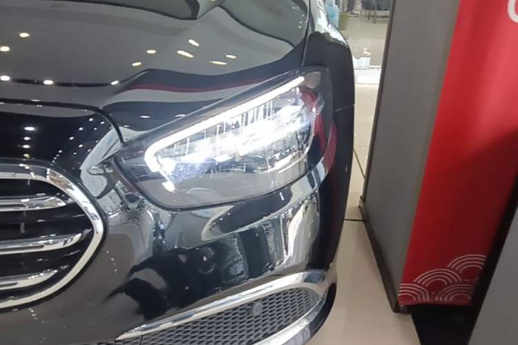 Used Mercedes-Benz E-Class 2023 E 300 L Luxury Model Left Front Headlight