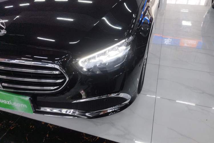 Used Mercedes-Benz E-Class 2023 E 300 L Sporty and Stylish Model Left Front Headlight