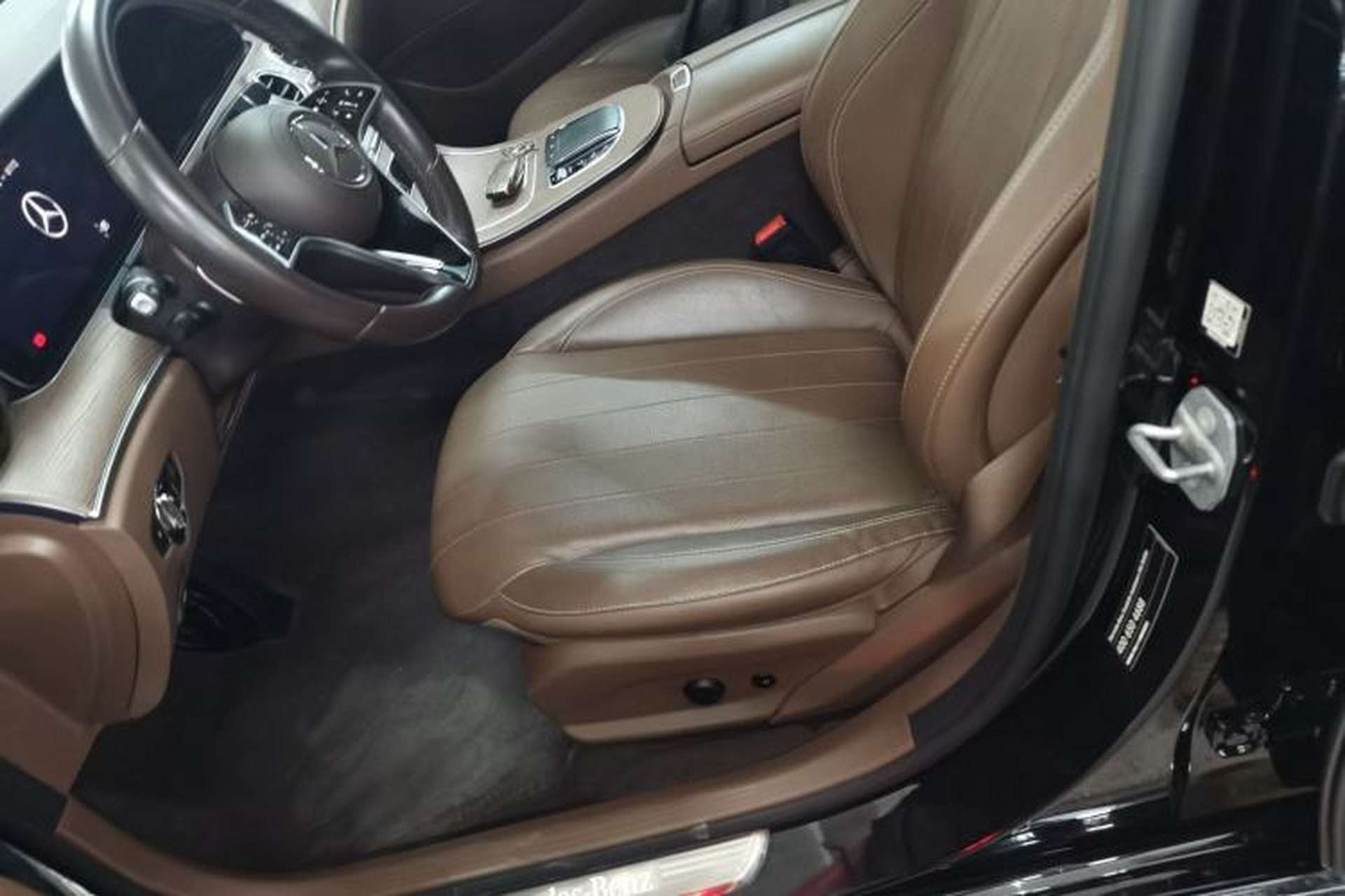 Used Mercedes-Benz E-Class 2023 Updated E 300 L Luxury Edition Left Front Seat