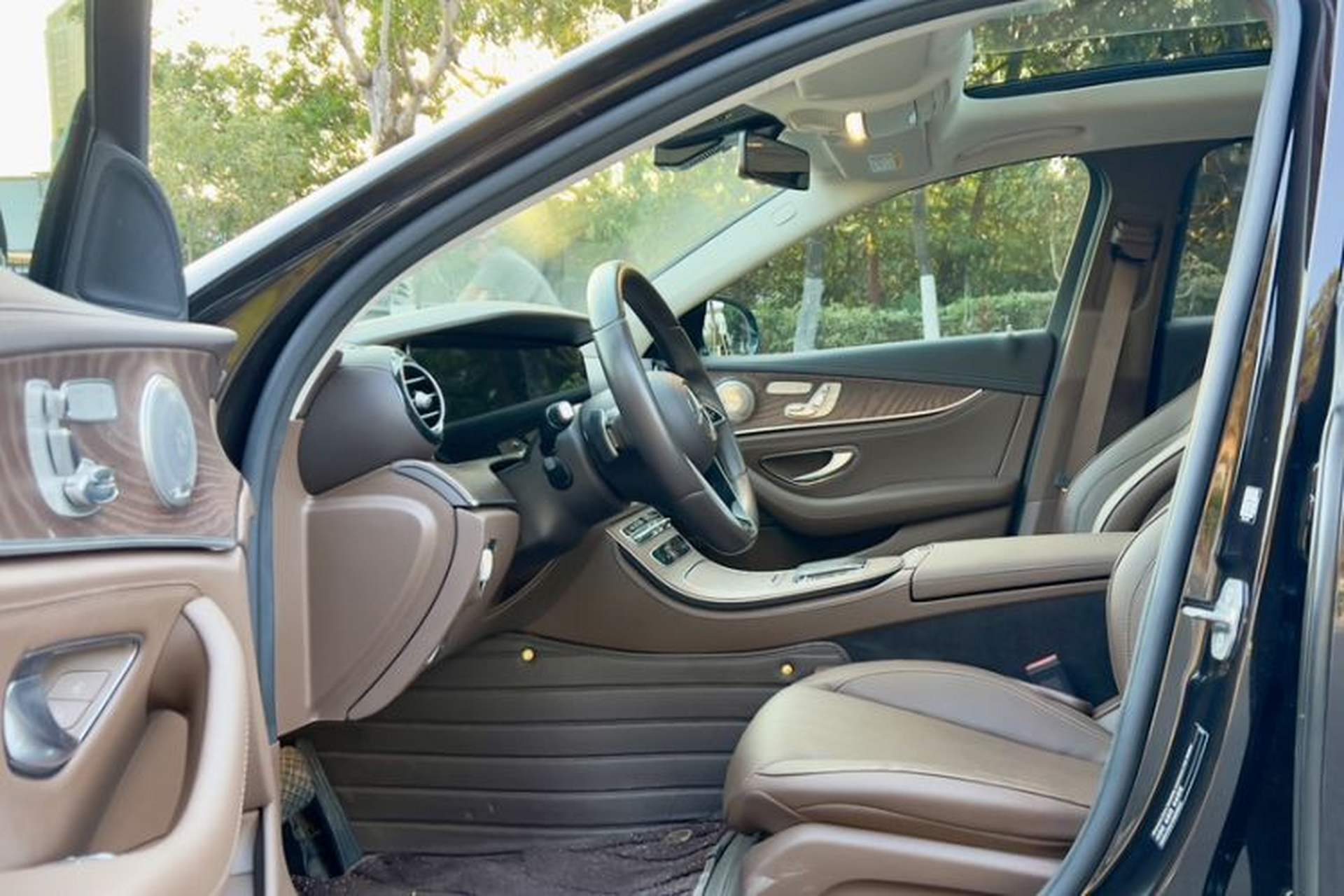 Used Mercedes-Benz E-Class 2023 Updated E 300 L Fashion Edition Left Front Seat