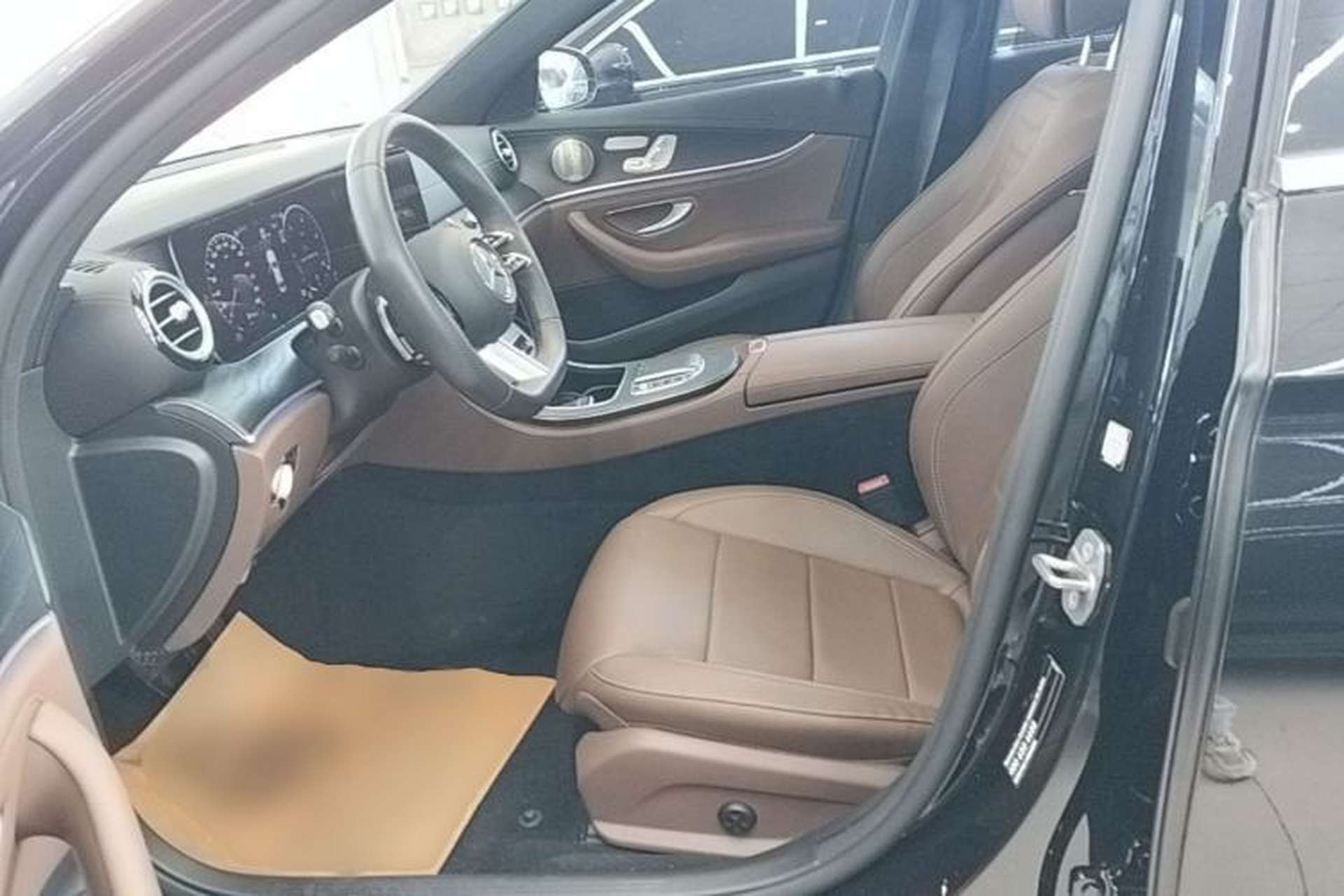 Used Mercedes-Benz E-Class 2023 Restyled E 300 L Sport Luxury Edition Left Front Seat