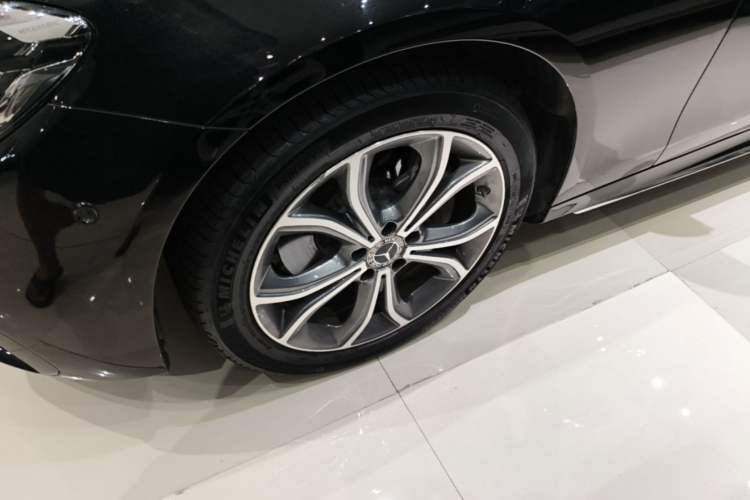 Used Mercedes-Benz E-Class 2023 Restyled E 300 L Sporty and Stylish Edition Left Front Wheel Hub