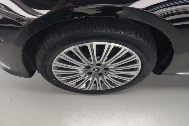 Used Mercedes-Benz E-Class 2023 Updated E 300 L Luxury Edition Left Front Wheel Hub