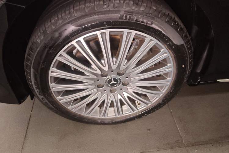 Used Mercedes-Benz E-Class 2023 Updated E 300 L Luxury Edition Left Front Wheel Hub