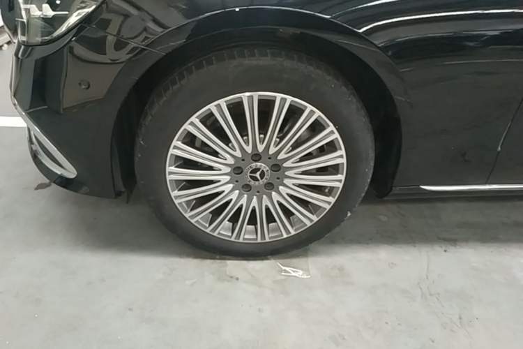 Used Mercedes-Benz E-Class 2023 Updated E 300 L Luxury Edition Left Front Wheel Hub