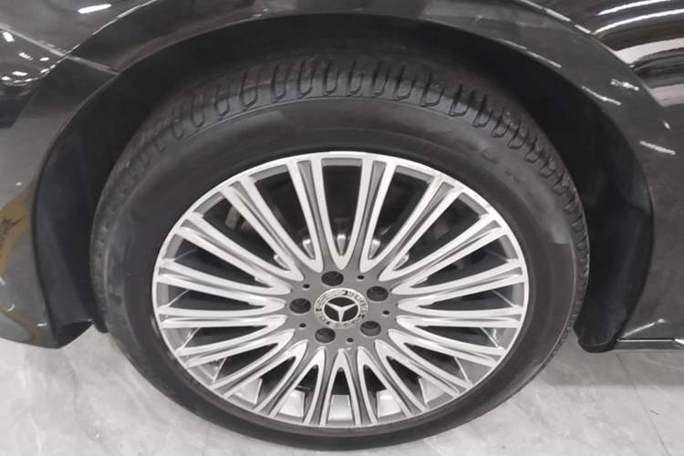Used Mercedes-Benz E-Class 2023 Updated E 300 L Fashion Edition Left Front Wheel Hub