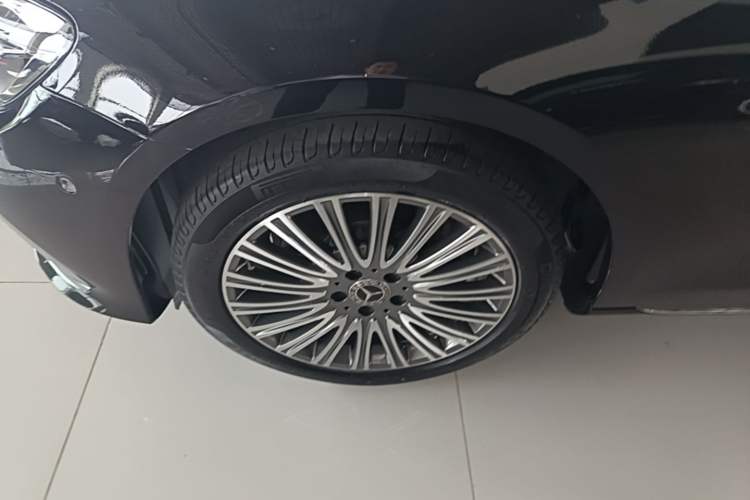 Used Mercedes-Benz E-Class 2023 Updated E 300 L Fashion Edition Left Front Wheel Hub